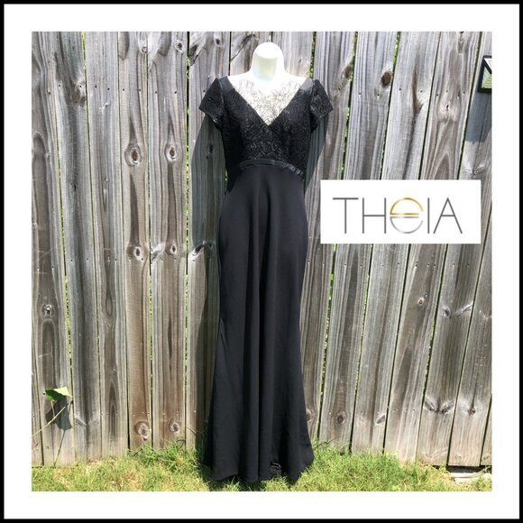 Theia 6 Black Lace Evening Gown Short Sleeve Floor Maxi Length V Neck Floral